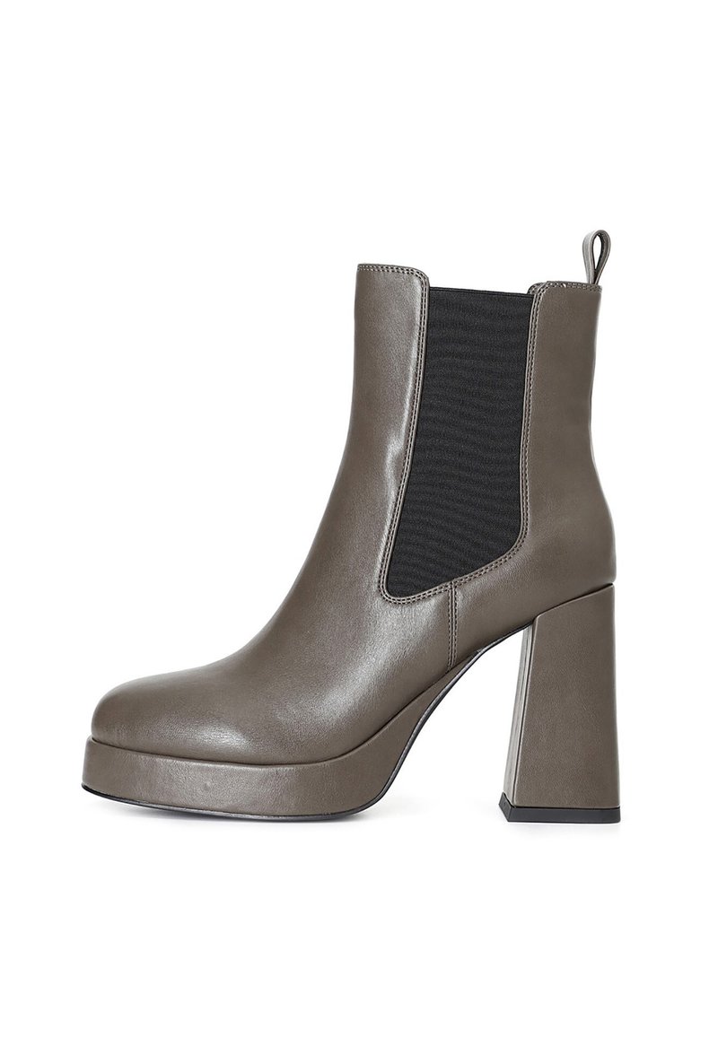 Šedá kožená kotníková bota s elastickým bočním panelem, čtveratou špičkou a masivním podpatkem. Hladký povrch s elegantním, moderním designem.