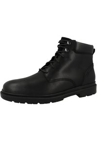 Botas de cuero negro hasta el tobillo con cordones, suela duradera, punta redondeada y textura suave. Cuenta con ojales metálicos y un cuello acolchado.