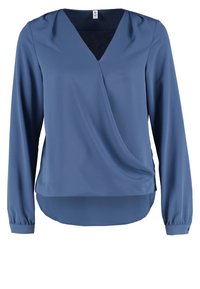 Blouse bleue à manches longues avec un col en V et un devant cache-cœur, avec des poignets boutonnés et un ourlet légèrement arrondi.