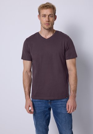 BASIC V-NECK - Camiseta básica - rot
