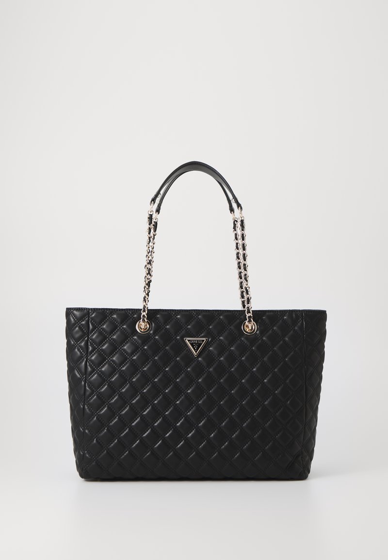 Bolso tote negro acolchado con asas de cadena y un acento de logo triangular. Fabricado en material sintético con una textura suave y brillante.