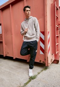 Nike Sportswear CLUB HOODIE REVIVAL - Felpa con cappuccio - olive grey