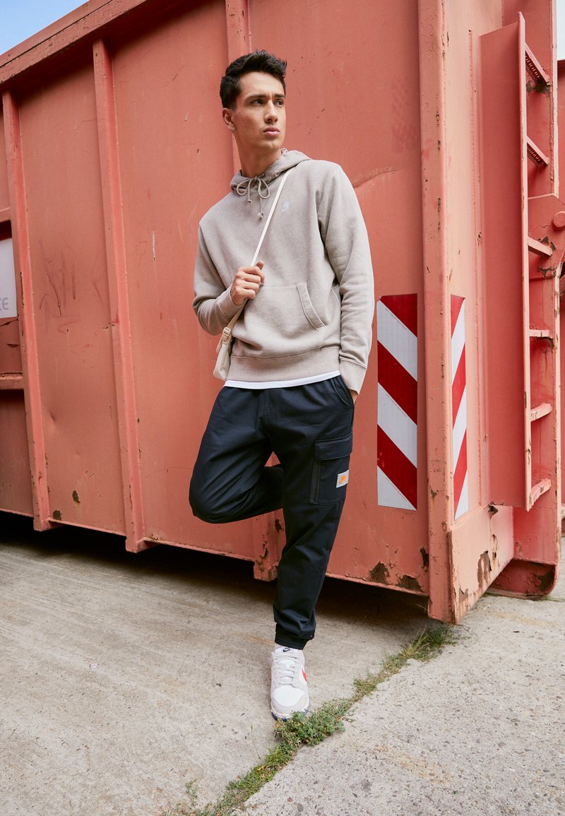 Nike Sportswear CLUB HOODIE REVIVAL - Felpa con cappuccio - olive grey