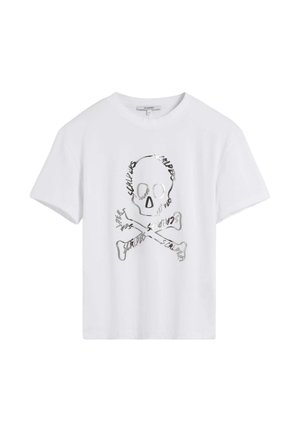 Camiseta blanca de algodón con un gráfico de calavera plateada junto a huesos cruzados, y la palabra "SCALPERS" repetida alrededor de la calavera.