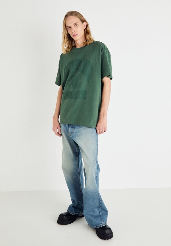 OVERSIZED PRINTED GRAPHIC TEE - Print T-shirt4