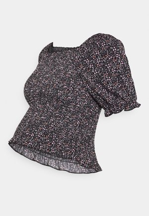 Blusa preta com padrão floral, mangas curtas tipo balão, textura franzida e padrões florais em rosa. Decote quadrado e tecido leve e macio.