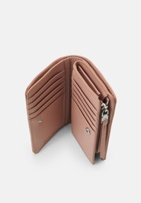 Calvin Klein RE LOCK QUILT BIFOLD WALLET - Maks - ash rose