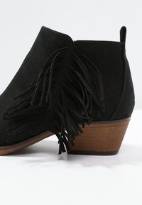 ONLY SHOES Botines camperos - black