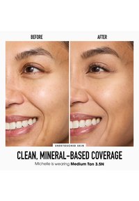 Voor- en nafoto die heldere huid met sproeten toont. Links is de natuurlijke textuur zichtbaar; rechts een verbeterde, egale teint in Medium Tan 3.5N.