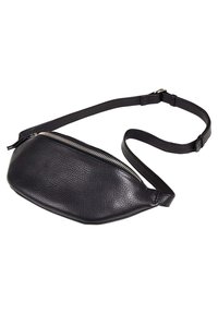 Melna ādas josta soma ar teksturētu apdari, izliekta forma, regulējama siksna un augšējais rāvējslēdzēja aizvērums ar sudraba detaļām.