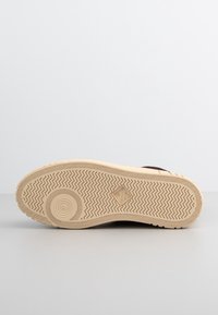 GANT Platform-nilkkurit - dark brown