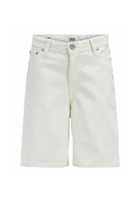 Pantalones cortos de mezclilla blanca con un corte clásico, que cuentan con bolsillos frontales, pasadores para cinturón y un cierre de botón metálico. Textura suave y líneas limpias.