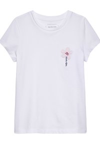 Camiseta de algodón blanca con una pequeña flor bordada en rosa en el lado izquierdo del pecho, con un escote redondo y mangas cortas.