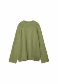 Grüner gestrickter Pullover mit rundem Ausschnitt, überschnittenen Schultern und gerippten Bündchen. Der Stoff wirkt weich und strukturiert mit einer entspannten Passform.