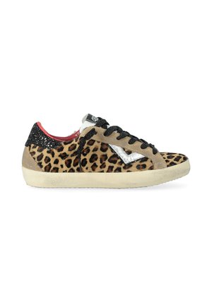 Sneakers con stampa leopardo che presentano una tomaia in suede, dettagli neri glitterati, logo in argento e una soletta in gomma testurizzata.