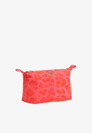 Bolsa de maquillaje rectangular con estampado de leopardo en rosa brillante y naranja, con cremallera y pequeñas asas en ambos extremos.