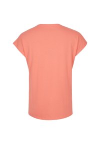 Bladoróżowy t-shirt z krótkimi rękawami typu karo, okrągłym dekoltem, wykonany z miękkiej bawełnianej tkaniny, o luźnym kroju, gładkiej fakturze, bez widocznych wzorów.