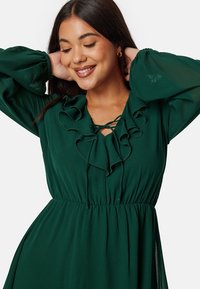 Bubbleroom V-NECK - Denní šaty - dark green