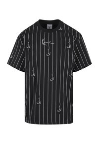 Schwarzes kurzärmeliges T-Shirt mit dünnen weißen vertikalen Streifen und verstreuten weißen abstrakten Linienzeichnungen, die Gesichter ähneln.