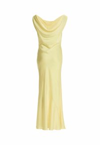 Robe longue en satin jaune pâle avec un col bénitier drapé et une silhouette ajustée s'évasant légèrement à l'ourlet.