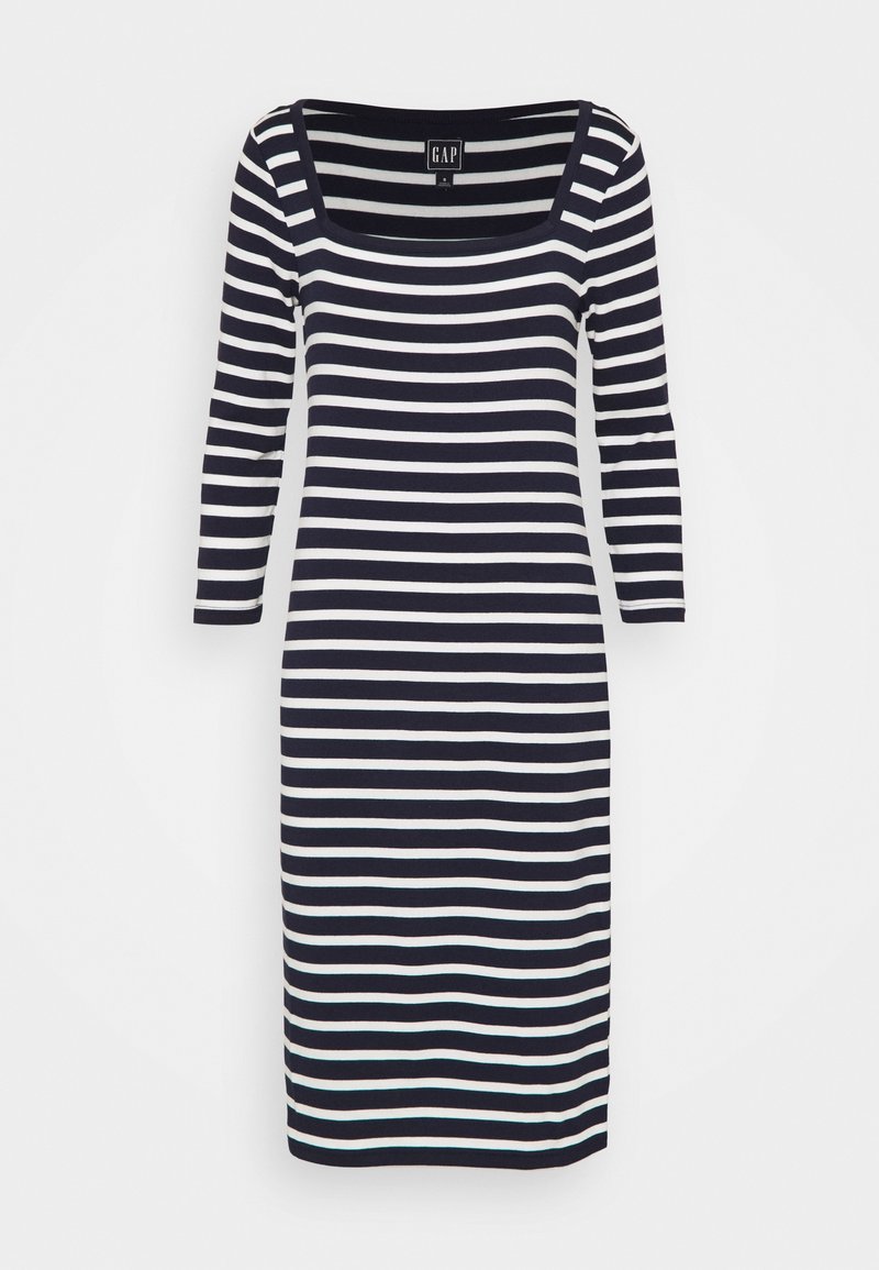 Robe longueur genoux à rayures horizontales bleu marine et blanches avec manches trois-quarts et décolleté carré.