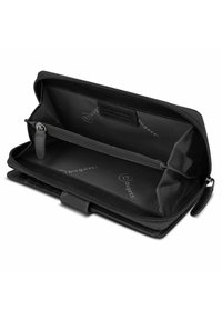 Portafoglio nero realizzato in materiale sintetico testurizzato; presenta una chiusura con zip, più scomparti e un motivo logo all'interno.