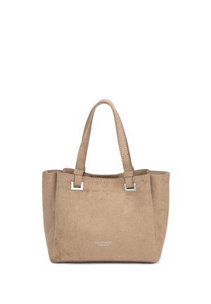 Beige suède tas met twee schouderbanden en zilverkleurige rechthoekige metalen details op een witte achtergrond.