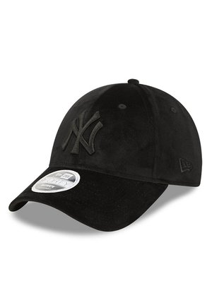 Black cap made of suede material featuring an embroidered NY logo in black, a curved visor, and a snapback closure.