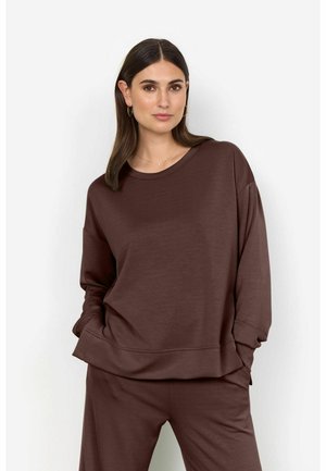 Sweatshirt brun à manches longues avec une coupe décontractée, col rond et poignets. Tissu doux avec une texture lisse, associé à un pantalon assorti.