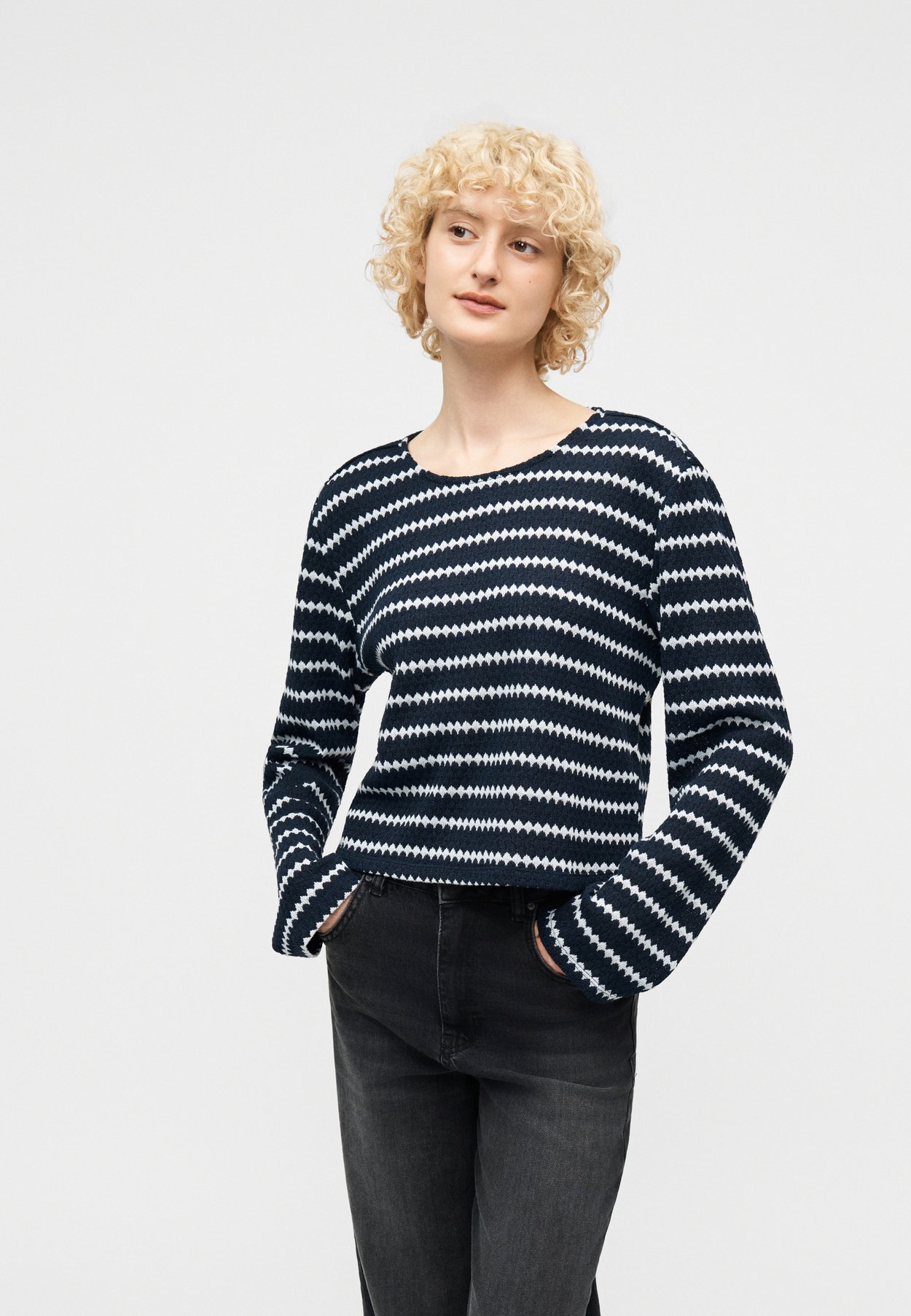 ONLEVA O NECK STRIPE