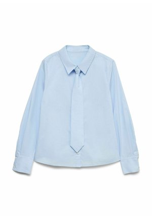 Camisa de manga larga azul celeste con cuello puntiagudo y corbata incorporada. Tejido liso con puños abotonados y dobladillo redondeado. Diseño sencillo.