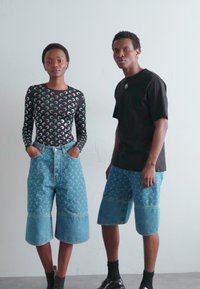 MARINE SERRE MOON BERMUDAS UNISEX - Shorts di jeans - light blue