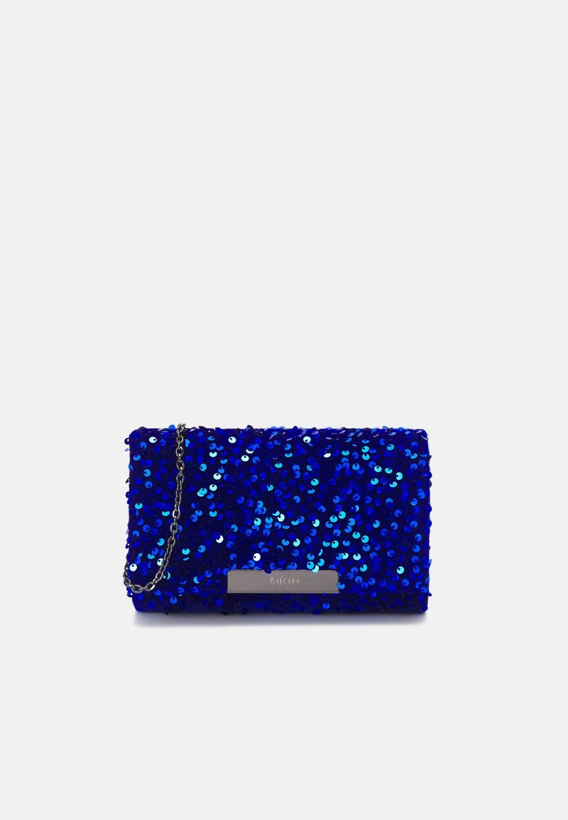 Borsa a pochette in paillettes dai vivaci toni di blu, con forma rettangolare, tracolla a catena e una placca metallica con il nome del marchio.