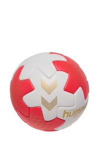 Pallone da pallamano rosso e bianco con un motivo cucito, caratterizzato da dettagli dorati e un design geometrico. Materiale sintetico rigido, forma arrotondata.