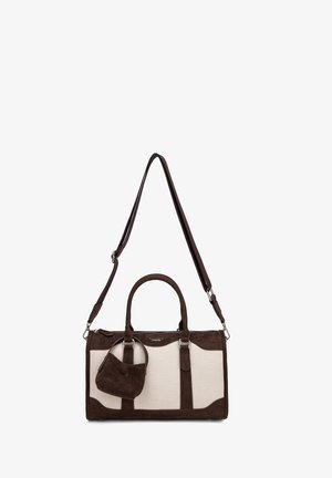 Sac à main rectangulaire en toile beige avec garniture en daim marron foncé, double poignée, sangle d'épaule réglable et petite pochette en daim attachée.