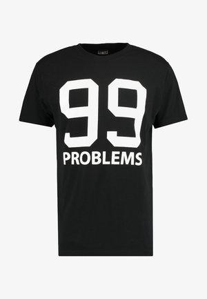 Fekete pamut póló, amelyen feltűnő fehér "99 PROBLEMS" felirat található sportos betűtípussal. Rövid ujjú és klasszikus kerek nyakú dizájn.