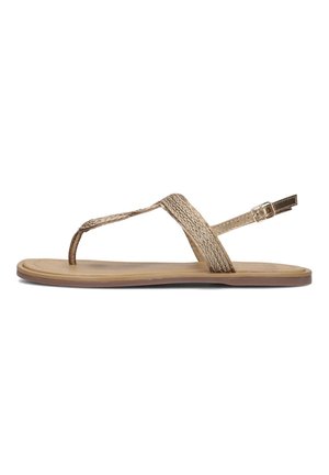 Goudkleurige platte teenslippers met geweven banden, verstelbare enkelgesp en een gladde beige voetbed. Minimalistisch ontwerp met een platte zool.