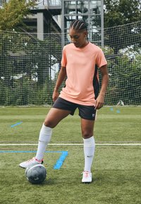 Under Armour CHALLENGER - Lihtne T-särk - flare orange/white