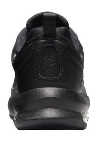 Zapatilla deportiva negra con una parte superior de malla texturizada y acentos de cuero suave. Cuenta con un collar acolchado y una unidad de aire distintiva en la suela.