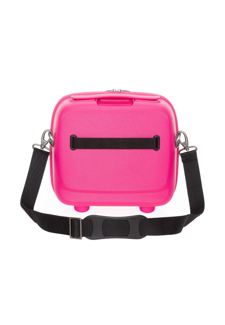Rosa Hartschalen-Tasche mit schwarzem verstellbarem Riemen, rechteckige Form, strukturierte Oberfläche, Vorderreißverschluss und Standfüße für Stabilität.