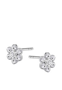 Srebrne kolczyki w kształcie kwiatów, ozdobione wieloma okrągłymi przejrzystymi kryształami jako płatkami oraz centralnym kamieniem, o polerowanej powierzchni.