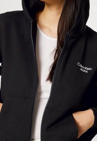 Calvin Klein Jeans Mikina na zip - black