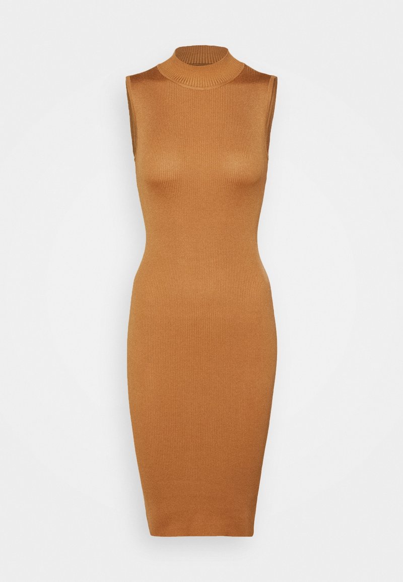 Robe sans manches, longueur genoux, en maille côtelée camel avec col montant et silhouette cintrée.