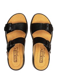 Sandalias negras de cuero con dos correas ajustables, una plantilla de ante acolchada y una suela duradera. Destaca la marca en la plantilla.