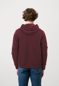 GAP ARCH  - Hættetrøje - noir red