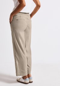 Street One MIT TURN-UP - Broek - beige