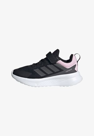 Sneaker nera con tomaia in mesh, tre strisce grigie, dettagli rosa, fascetta in Velcro e suola in gomma bianca con battistrada testurizzato.