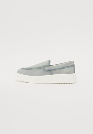 Slip-on shoes in light gray suede with a white rubber sole. Features a minimalist design and stitched detailing along the vamp.
