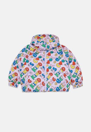 Puchowa kurtka na liliowym tle, z kolorowym tekstem oraz ilustracjami serc, kwiatów i uśmiechniętych buziek. Zamek błyskawiczny.