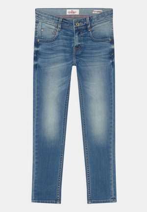 Jeans de denim azul ajustados con un lavado desgastado, cinco bolsillos y cierre de cremallera. Presentan sutiles acentos de costura y un diseño de pierna recta clásica.